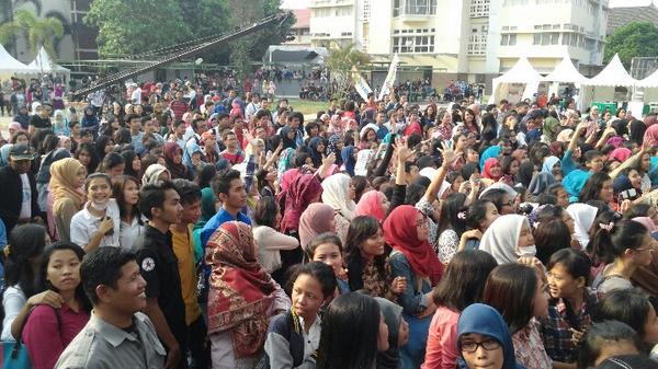 FunDoAction_APP's tweet image. So Crowded!!!