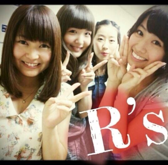 初めてのR収録の写真発見！！
あやぼーちゃんせりぃなちゃん、オーディション前から憧れてたから、私ちょっと緊張気味ですか。笑

もうR'sになって1年たつのかぁ、早い！
ちょっとは成長できたかしらっ（´-`）.｡oO http://t.co/6XUw0IHwm7