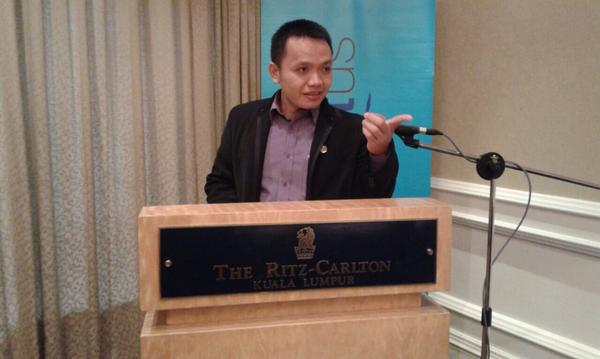 Menyampaikan ttg Corporate Sukuk di Indonesia dan hybrid contract dalam Sukuk (The Ritz Carlton-Kuala Lumpur)