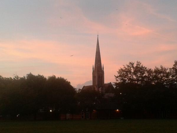 CardiffTimes's tweet photo. Beautiful Sunrise again this morning in Roath.  We have a lot to be thankful for #lovecardiff http://t.co/WY3jlbomTM