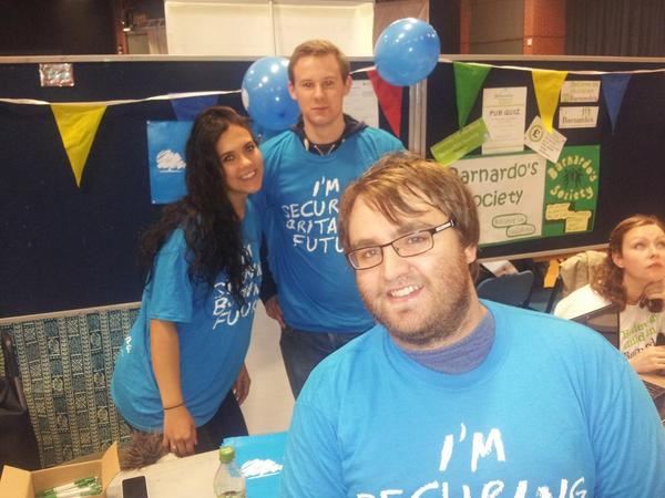 UniShefCA's tweet photo. #sheffieldfreshers #team2015 #securingbritainsfuture @will_704 @katkhrais @BWoodhouseSOH http://t.co/sFxPAoNBXu