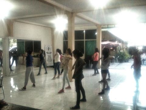 Happening now! Girlstyle class by Rani. 
Every Thursday at 4pm.