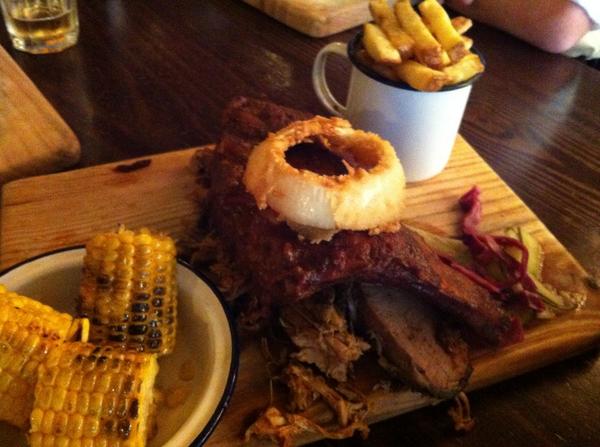 Lovely ribs en pulled pork <a href="/PittBrosBBQ/">Pitt Bros BBQ</a> <a href="/ConvenienceP/">Convenience Platform</a> #trendtour #Dublin