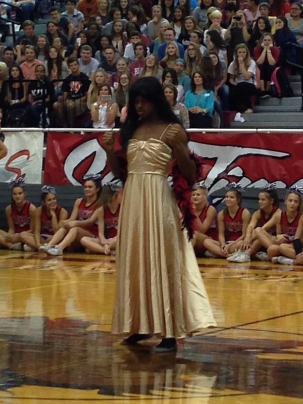 MarceauQD's tweet photo. @DeShonElliott_4 I didn't know your sister was going to be in the pep rally today http://t.co/QBAiPZdisb