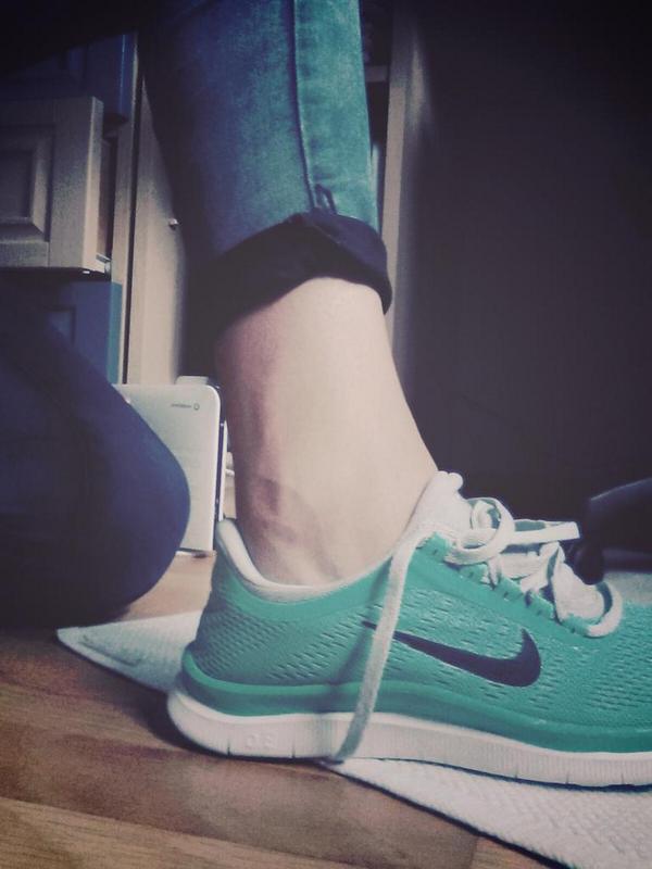 Ireniusbitches's tweet photo. Ya me llegaron las nike free, me encantan @modavelcar ❤ http://t.co/KibbSlYB2t