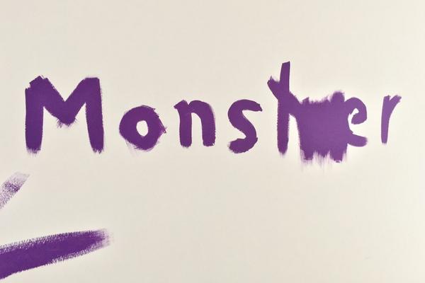 ColinSeebach's tweet photo. Analoges Tagging im Büro @MonsterDE #monsterDE #dasneuemonster #rebranding #purpleday http://t.co/2OYPKkv6Wv