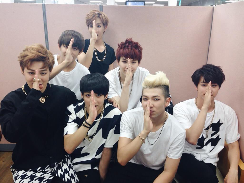 BTS_official on Twitter: "[#오늘의방탄] #Danger 엠카 막방이라니 그게 정녕 사실인가요! (맞음)ㅠㅠ