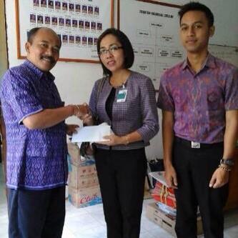 suasana penyerahan bantuan dari BNI kepada EPHOTECH COM 2014 (kiri: Pembina umum EPHOTECH, pihak BNI, ketua umum)