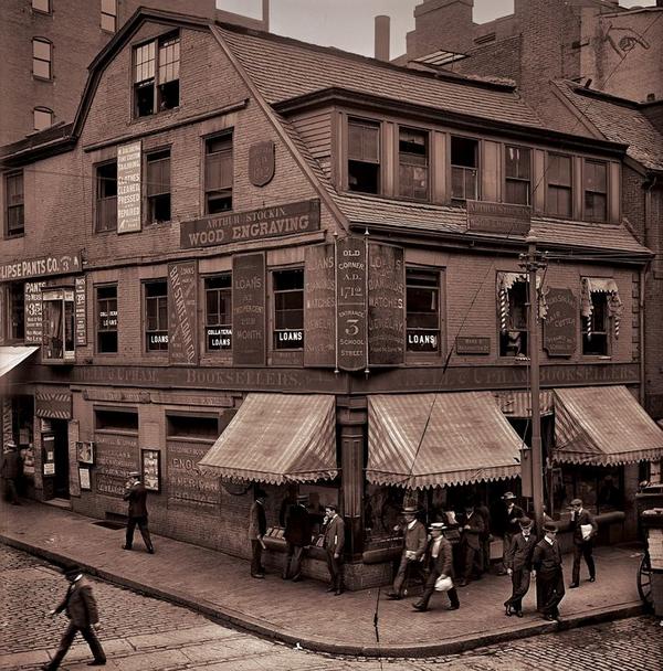 Lit_Books's tweet image. Old Corner Bookstore, Boston | Oldest Book Store in America*

Hawthorne, Thoreau &amp;amp; Emerson were published here*

·