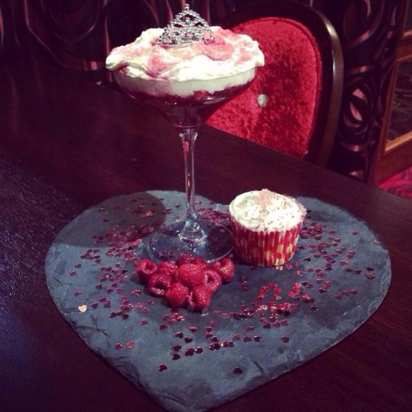 ClubBatchwood's tweet photo. Celebrating a birthday? Tweet us to claim your #BatchBirthday gift from us & guest list for your whole party! π°πΉπ http://t.co/EOQbhdOu3J