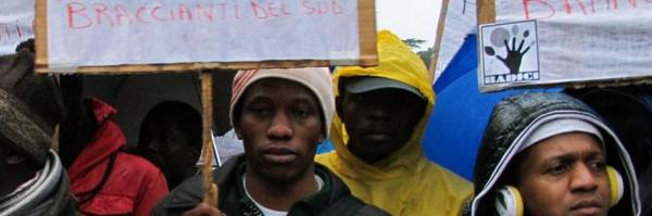 ilgiornale's tweet image. #Marino finanzia gli immigrati: 900 euro al mese a chi li ospita bit.ly/1mZHx5B