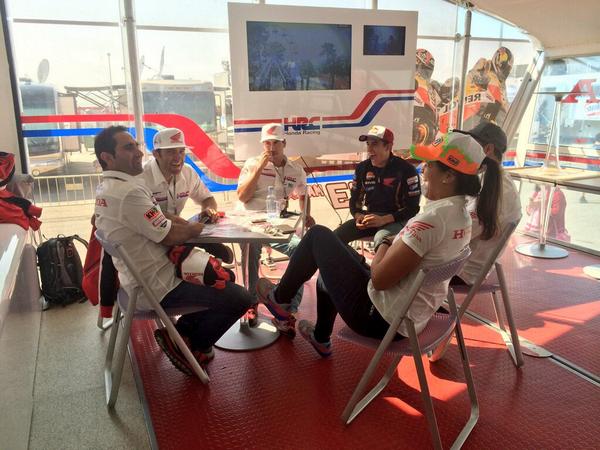 marcmarquez93's tweet photo. Buenos momentos en el Hospitality con @LaiaSanz_ @joanbangbang88 @jereisrael @GoncalvesSpeedy y Helder Rodríguez! 😀 http://t.co/G0vpzMEftT