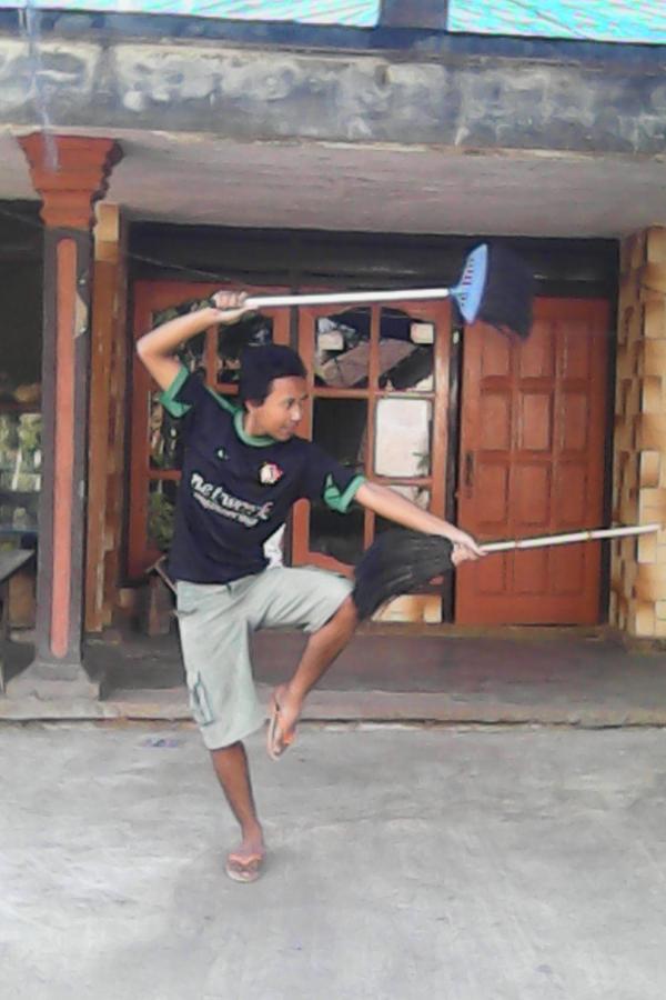 kulooky_'s tweet photo. wushu jurus baru, hahaha. @advan_id @Ini_Talkshow #IniTalkshowNETAdvan2 http://t.co/ivCFiDqWSP
