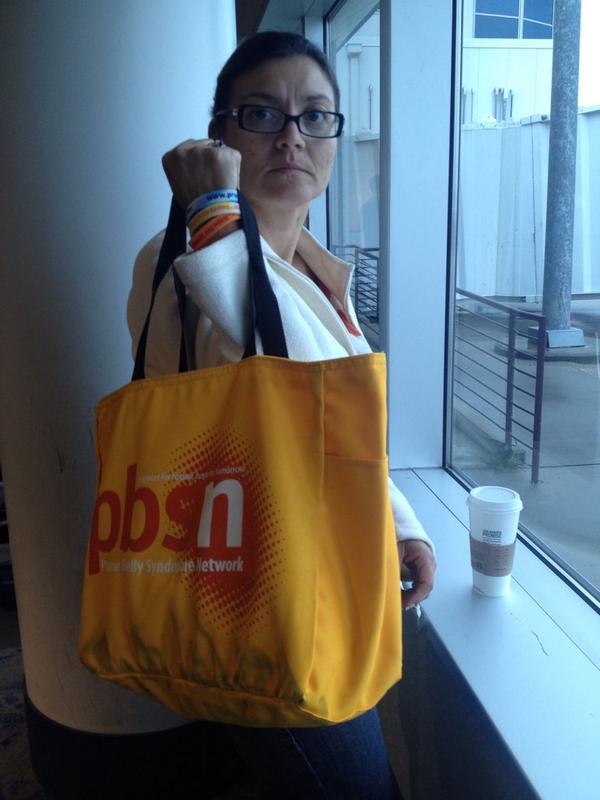 ShortNSmexy's tweet photo. You've been traveling for 13 hours and all your flights are delayed you will get this face from mama kelesh #PBSN http://t.co/fd4kaKgrRJ