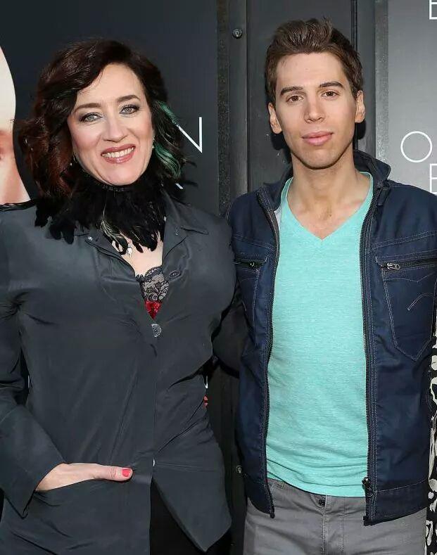 Happy birthday to my favourite actors...jordan gavaris i just love you..you r superb 