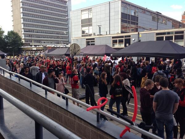 helen_hmercado's tweet photo. It really is buzzing on campus today @dmuleicester so many societies to sign up to! #thisisDMU http://t.co/8JeP0eKDt4