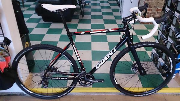 JoeNotarnicola's tweet photo. @OutdoorsyApp sign up for #RFoCX by Oct (Sun or Both Days) Chance to Win .@GiantBicycle http://t.co/NqdZ5wUOCJ http://t.co/umjFL2MVSP