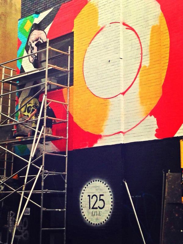 propa_stuff's tweet image. Yet another new installation going up in #shoreditch #streetart #surelywearerunningoutofwalls
