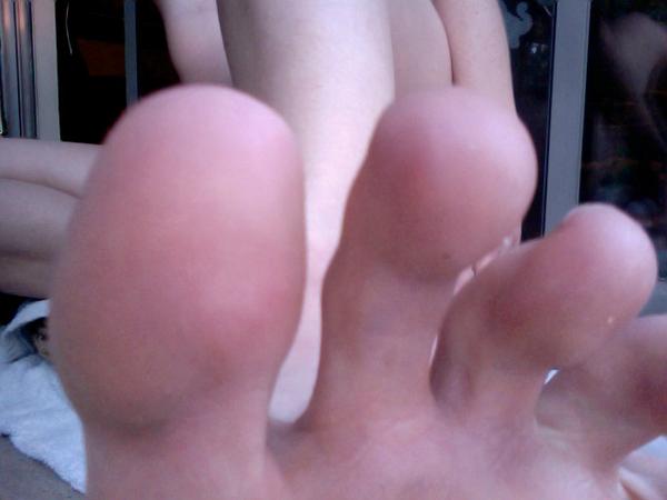 ServePennyVain's tweet photo. Be quiet, or you'll get a mouthful. #thatdoesit #footworship #findomme http://t.co/Z1odIFGgfu
