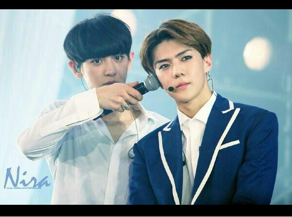 ExoxoKris's tweet photo. Thank you chanyeol. Now i know how to use microphone! :) http://t.co/ykUuiCNBGY