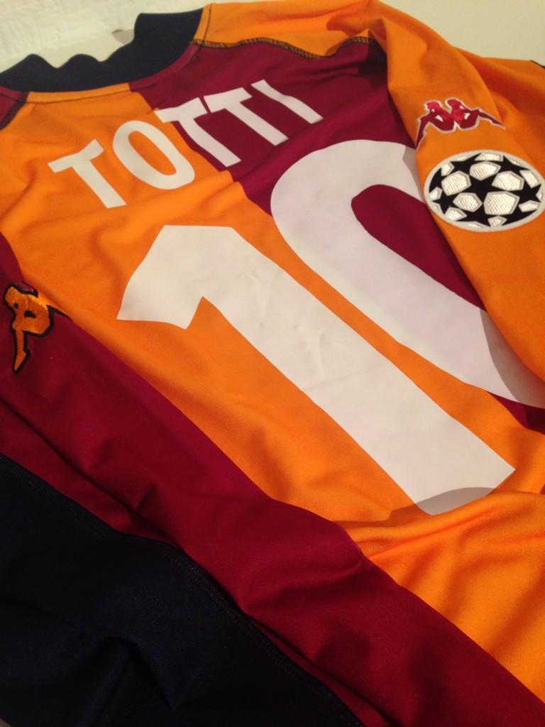 Happy Birthday Francesco Totti! 
Auguri Capitano....Grazie per tutti. 
Daje    