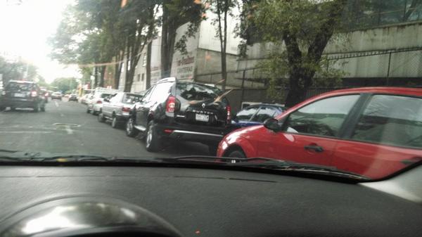 uidobrss's tweet photo. Todas las mañanas frente al MP Benito juarez . ¿porque no pasa la grúa?@DelegacionBJ @SolucionesBJ http://t.co/URHOdONEFc