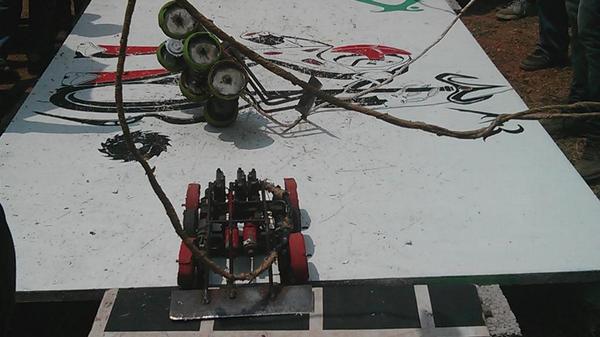 arjunrkrishna00's tweet photo. Participated in Robowar at Govt Model Engineering College, and qualified upto the Quarter finals ;-) http://t.co/qaiWWP6Ai5