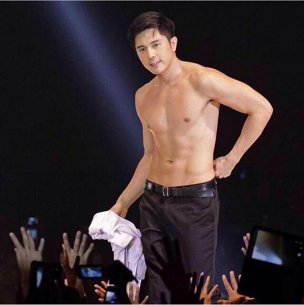Paunatics's tweet image. Goodnight from the hottest CEO! #COSMO69 #CosmoBachelorBash2014 #PauloAvelino #SBPAK