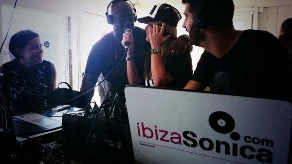 ibizasonica's tweet photo. l #INTERVIEW l @Carl_Cox with @claradacosta before his set Funk n Soul at @sandsibiza but first a paella! Of course! http://t.co/XAtneuysnu