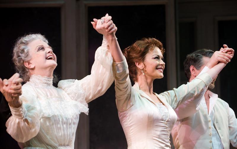 Happy Birthday to the sensational Oscar and Tony Award-winner, Catherine Zeta-Jones! All the best! 