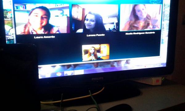 silviadelblanco's tweet photo. Nada como esto para alegrarte las noches @LauraAmorosG @lorebsw7 @Noelia8810 #las quiero ♡ http://t.co/LWtaH21LDr