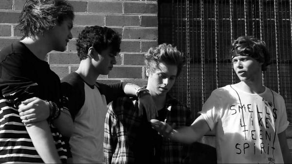 hemmingsgirlx7's tweet photo. 5sos have come so far and worked so hard. I'm so proud of them!!!
They're taking on the world ❤❤❤ http://t.co/rRs3lCbUVP