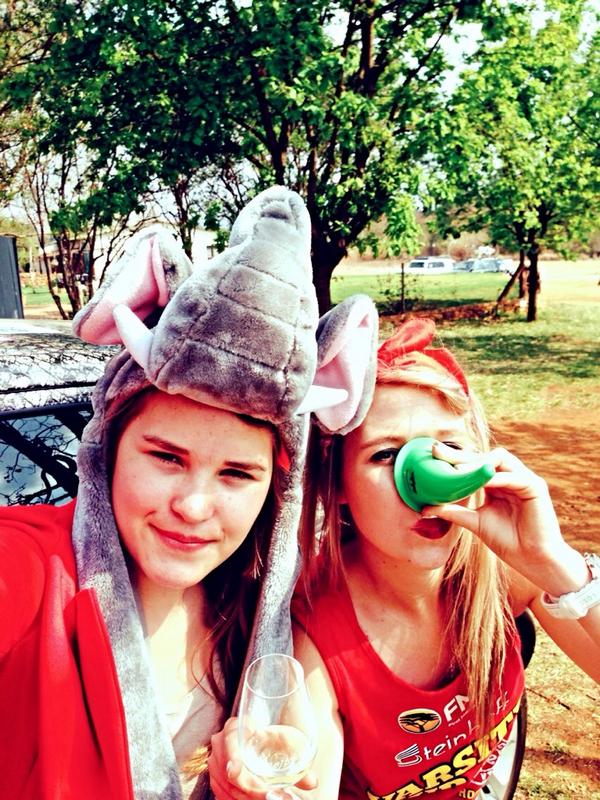 michaela_du's tweet photo. #rhino1st #racingforrhinos #rhinolove #rhino #nissan #holliday #rhinofieldwine #ifitsnotyoursdontremoveit #cuzzies http://t.co/bN9W4ziMxb
