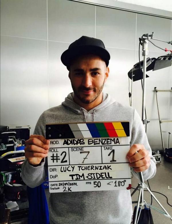 아디다스 광고 촬영 중인 벤제마. 아 나도 모델로 벤제마 써 보고 싶다.... 핡