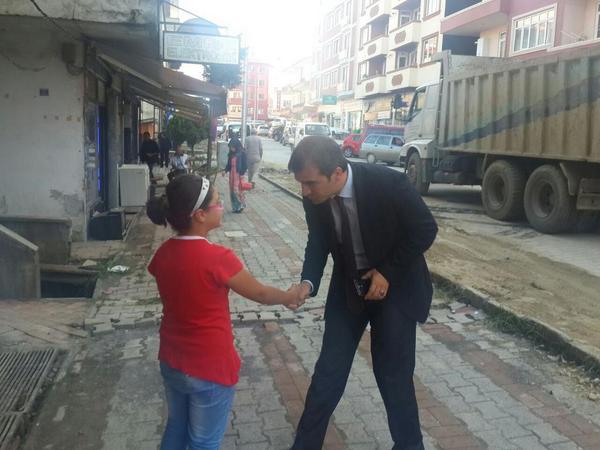 cuneytyemenici's tweet photo. Elektrik hatları yer altına alındı yakinda 2 caddemizde sıcak asfaltla bulusacak http://t.co/8hjCT4xZ1j