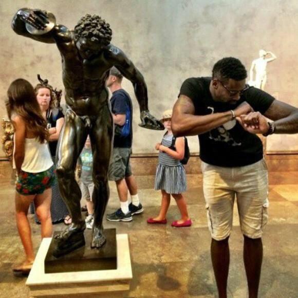 FunnyPicsDepot's tweet photo. can't take black people nowhere 😂😭 http://t.co/84oOpWbu0S
