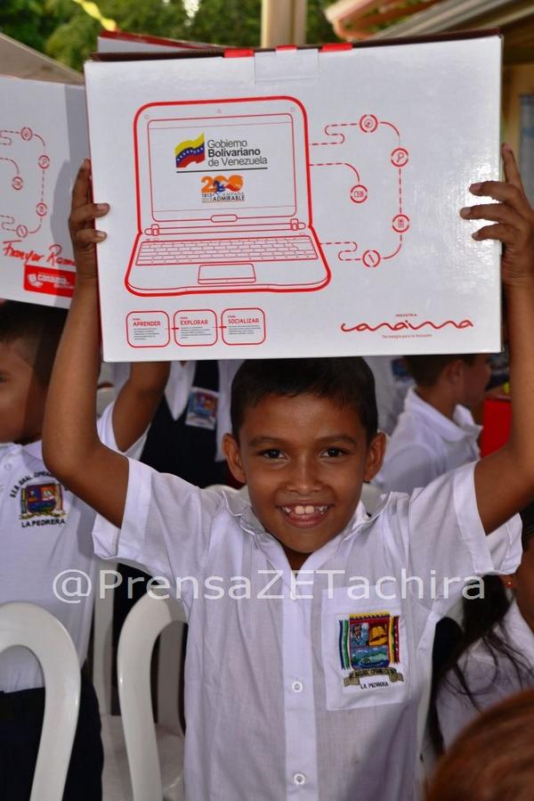 #Foto11 Inauguración de la E.B. Cipriano Castro en Libertador con <a href="/HumbertGonzale1/">Humberto González</a> <a href="/Analealzona/">Ana Leal Cárdenas</a> y <a href="/VielmaEsTachira/">JGVM</a>