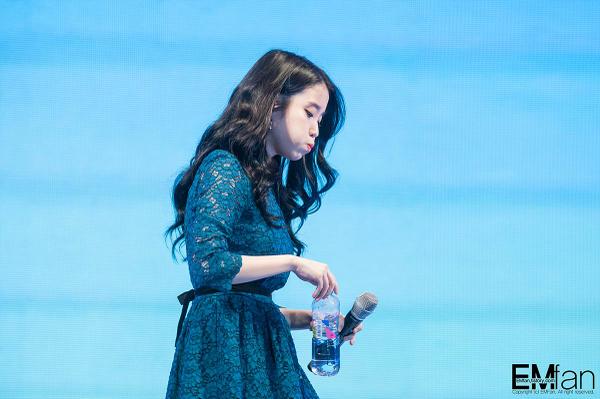 어제자 아이유 샘플샷 3장 by EM팬