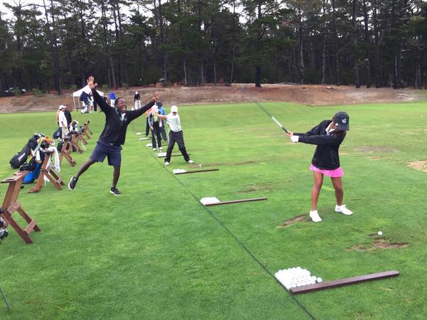 TheFirstTeePhx's tweet photo. Warming up at #PoppyHills..and a little #photobomb from @magicmitts @NatureValley @FirstTeeOpen @TheFirstTee #TFTFun http://t.co/qx34DsW82Z