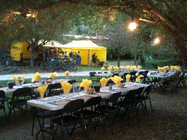 TPRealStaff's tweet photo. Camp crew coordination with @Mavic at @transprovence! Fueling riders for the last day tomorrow... #MavicTP2014 http://t.co/Qyov9gyitR