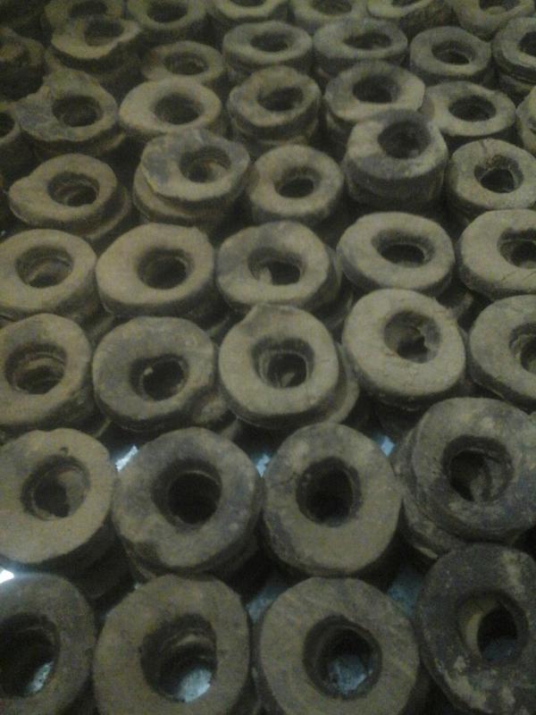 CarmanChocolate's tweet photo. Trufas en forma de rosca antes de pasar por el chocolate. http://t.co/Ee6os4zUS4