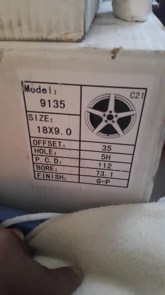 alexisraul1104's tweet photo. A la venta rines concavos 18 medidas 5 en 114  $B/ 400 @ELGARGYMOVIL @TeamDea507 @Army507 @FreeStyleCarCon http://t.co/SK4JSOv95r