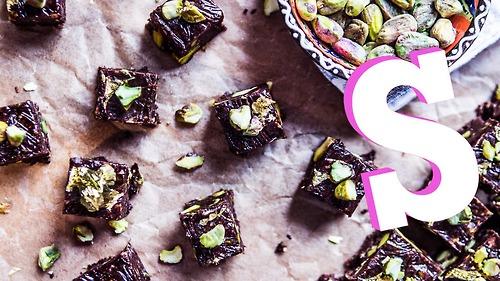 yummyeveryday's tweet image. Interesting video presentation: Filthy Chocolate Fudge #eyeCandySorted buff.ly/1pugSrU #Food #Video #Chocolate