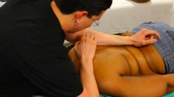 AdvancedNeuro1's tweet image. Learn to use your body weight in order to reach some #deeptissue points.

#massagetherapy

advancedneurotraining.com/2014/04/17/dee…