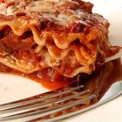 BellinghausenSF's tweet photo. Una de las sugerencias del día de hoy nuestra Lasagna de pato, jamón serrano,machego y mozarella en salsa italiana. http://t.co/7Uj9GjuKEc