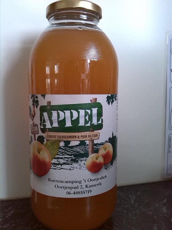 Heerlijke appelsap van onze eigen bomen op de camping!! <a href="/oortjeshek/">campingoortjeshek</a>