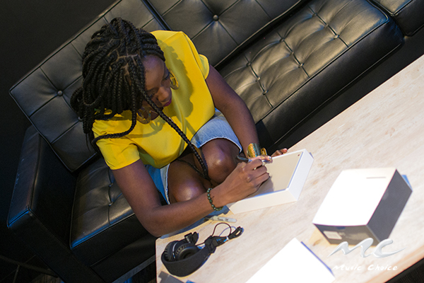 MusicChoice's tweet photo. Wanna win this iPad 2 signed by @EstelleDarlings, headphones & one of her scarves from #Sawray? Just LIKE or RETWEET http://t.co/Ru0HhdL5SF