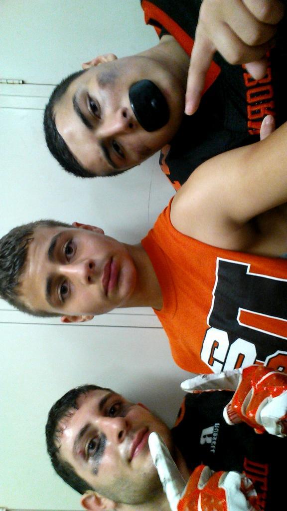 MSaleh_11's tweet image. #Squaaaaad 💯 #ThatWinTho #KickReturn #Safety 😌😏😏😏😏🏈🏈🏈