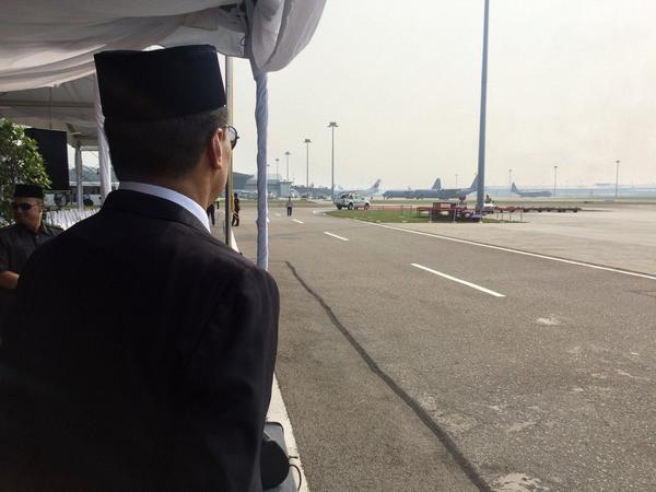 Saya doakan Selamat berangkat dan kembali Comms: H2O waiting for the Hercules C130s to take off for Sarawak #MH17 "