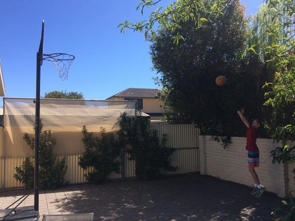 jamohull's tweet image. Getting some shots up #BackyardBall #Hoops #MakingItRain